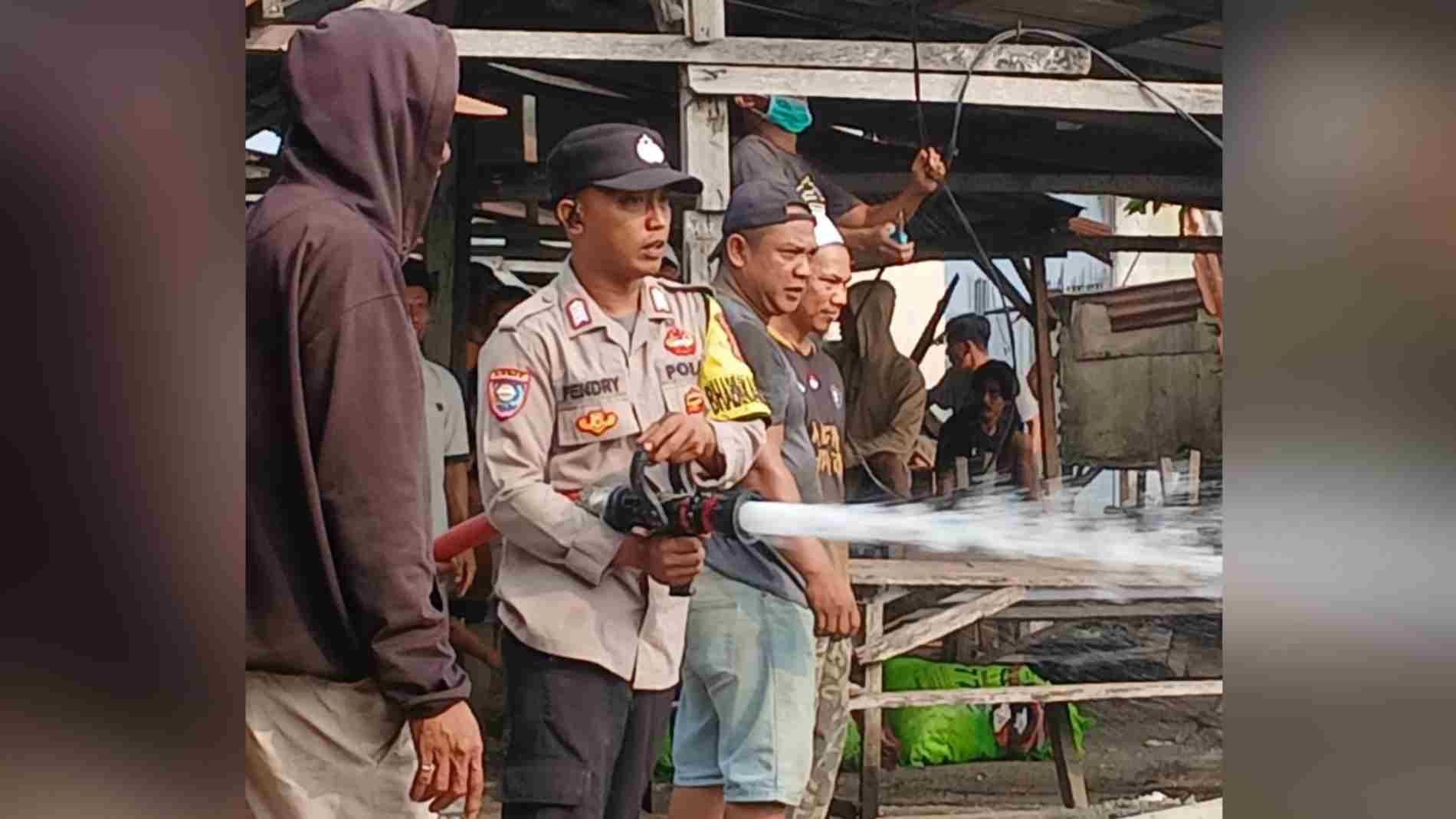 Polsek Bumi Raya Gerak Cepat Datangi TKP Kebakaran Rumah Warga di Bahonsuai