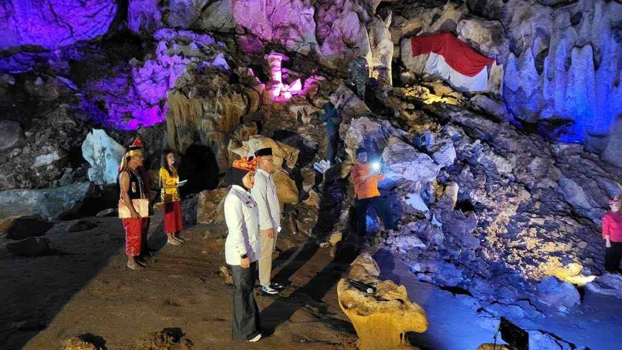 Pertama Kali, Sumpah Pemuda Berbahasa Mori Digelar di Dalam Goa